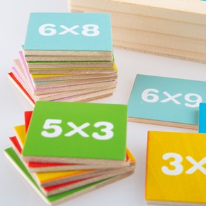 Boîte de table de multiplication en bois