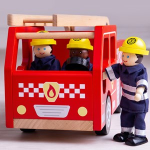 Camion de pompiers de ville en bois