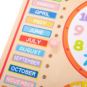 Calendrier mural en bois
