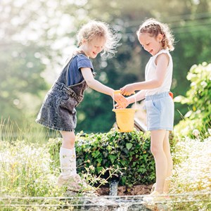 Seau de plage en silicone jaune