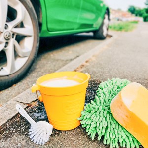 Seau de plage en silicone jaune