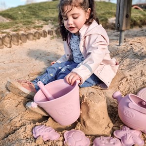 Seau de plage en silicone rose clair