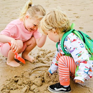Bêche de plage écologique rose