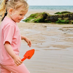 Bêche de plage écologique rose
