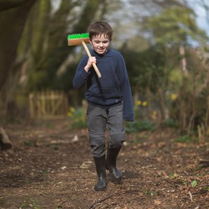 Brosse à long manche pour enfants