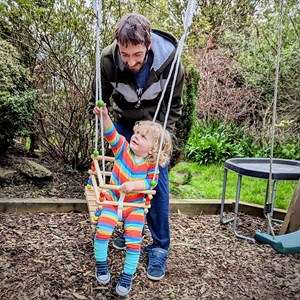 Balançoire berceau en bois