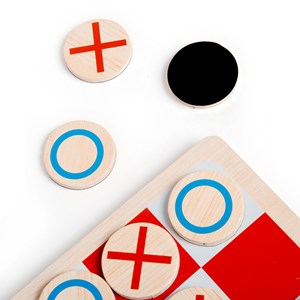 Morpions et croix en bois