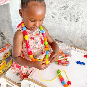 Caisse en bois de perles de laçage