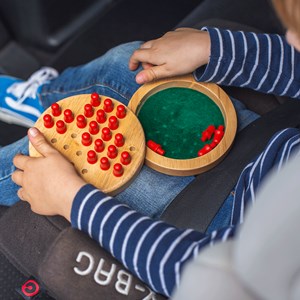 Mini jeu de solitaire en bois