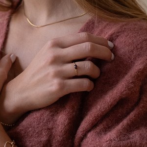 Bague réglable dorée - mini grenat