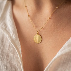 Collier doré - médaille amour