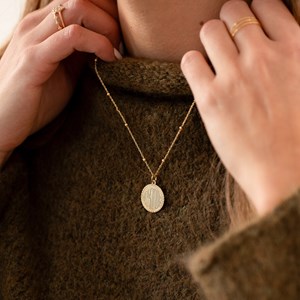 Collier doré - médaille amour