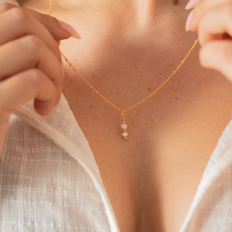 Collier doré - perles d'eau douce