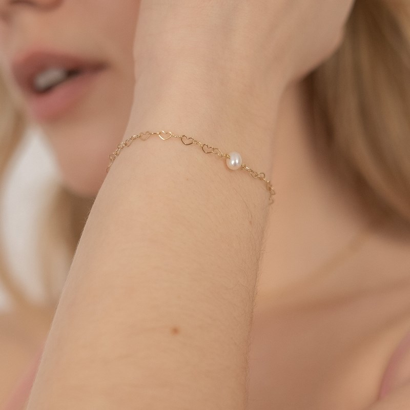 Bracelet doré - chaine cœurs et perle