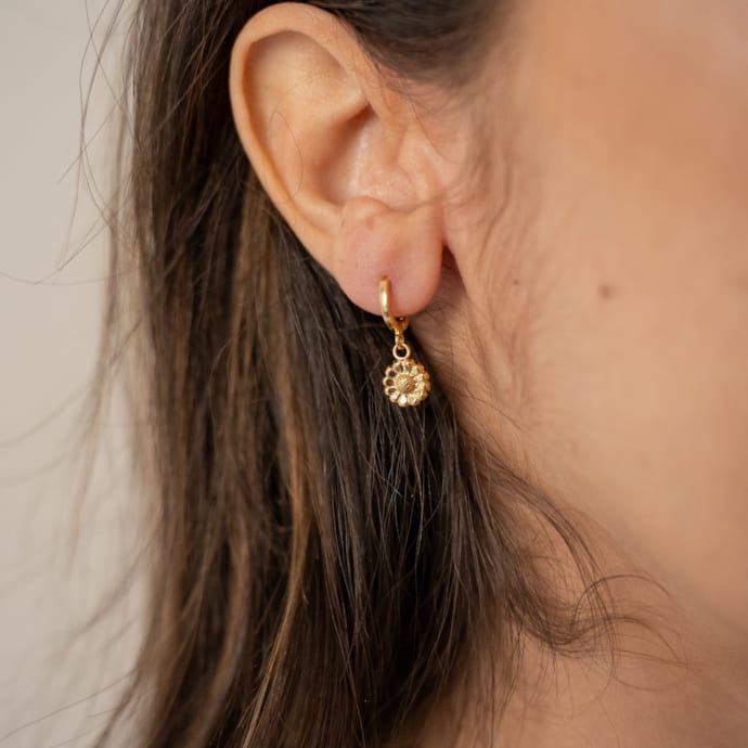 Boucles D'oreilles Dorées Vieillies Dormeuses Créoles Style Art Nouveau Avec CZ Vert – Modèle SB8