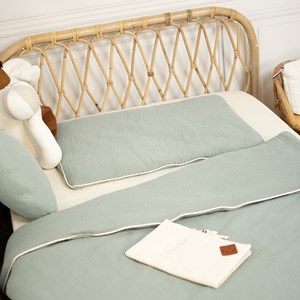 Couette et oreiller prêt à dormir vert