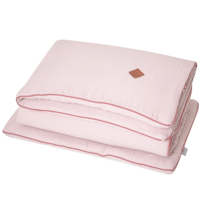 Couette et oreiller prêt à dormir rose