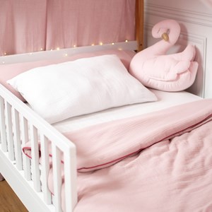 Couette et oreiller prêt à dormir rose