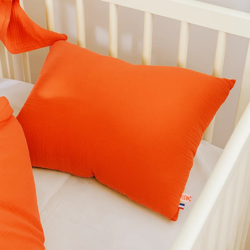 Coussin rectangle en coton bio fraise