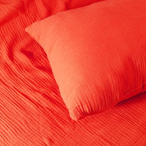 Coussin rectangle en coton bio fraise Rouge