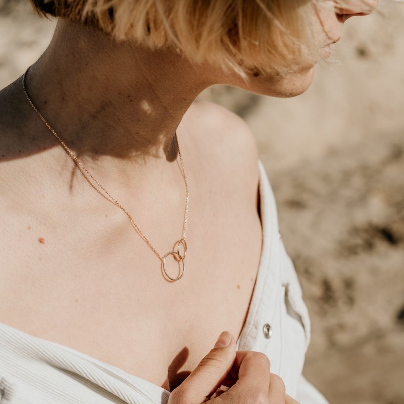 Nerina Bijoux - Collier or mode  2 cercles entrelacés