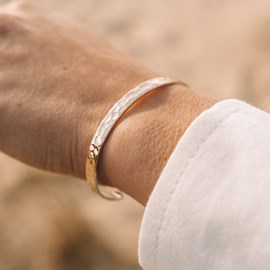 Jonc bracelet mode  plaqué or martelé