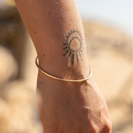 Bracelet jonc fin plaqué or torsadé