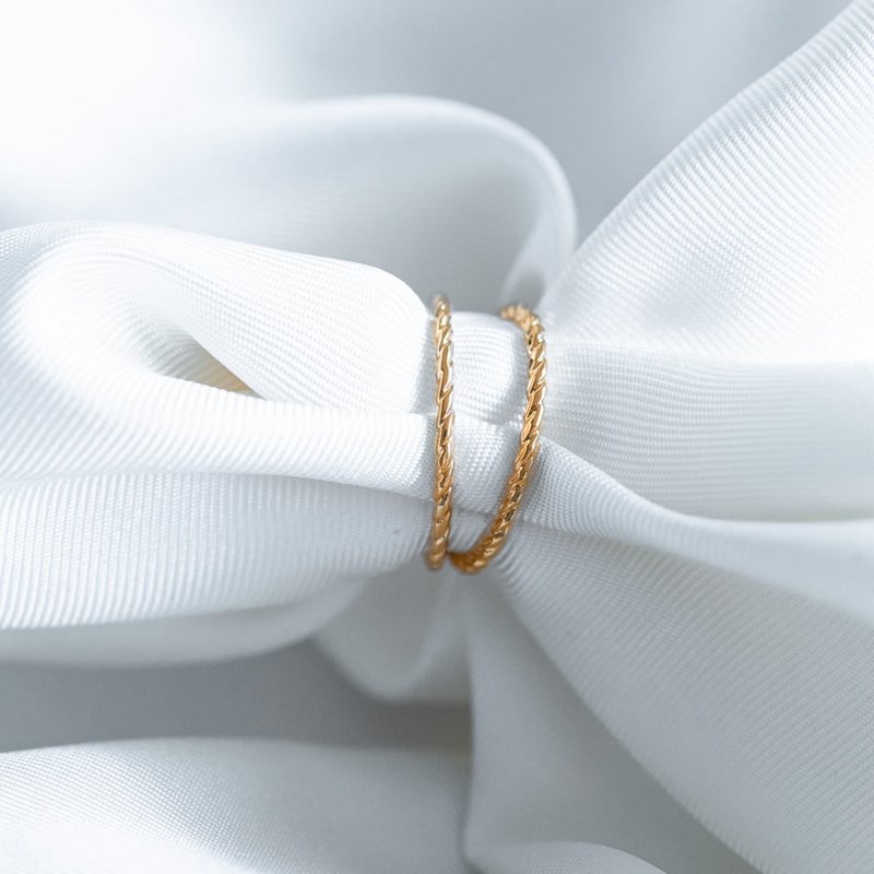 Bague fine double anneau or accumulation