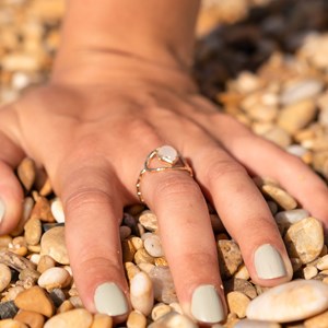 Bague fine or pierre de lune