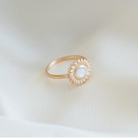 Bague petite fleur pierre de lune or