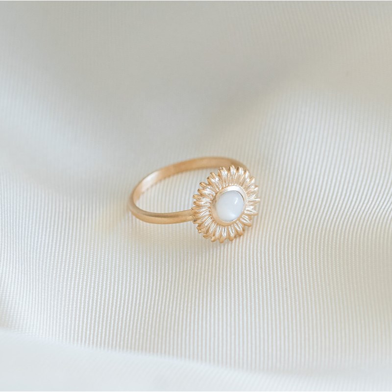 Bague petite fleur pierre de lune or