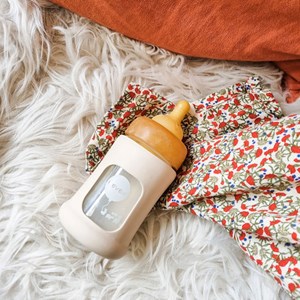 Biberon en verre avec housse de pro