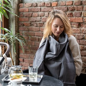 Cape d'allaitement mom'n play tetra grey Gris