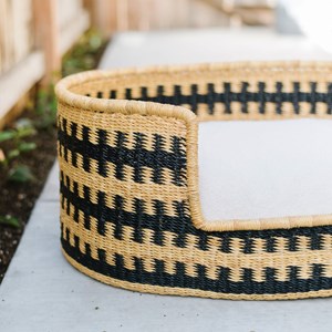 Maya, panier naturel chien noir l