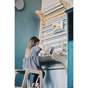 Table et chaise pour le mur suédois