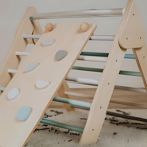 Ensemble triangle pikler et rampe coloré Multicolore