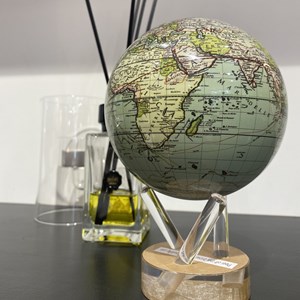 Mova globe terrestre antique vert