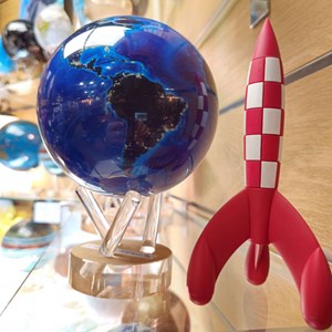 Mova globe earth at night