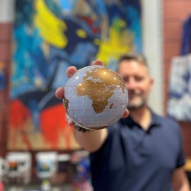 Mova globe terre blanche et or