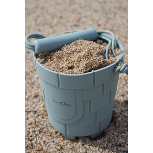 Jouet de sable et plage: pelle et seau