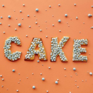 26 pochoirs à pâtisserie, happy cake