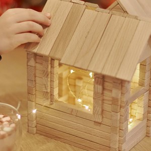 Maison avec balcon 136 pièces en bois