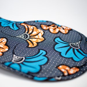 Bavoir d'épaule wax fleurs mariage bleu