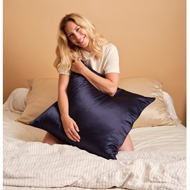 Taie d'oreiller en soie bleu nuit 65x65