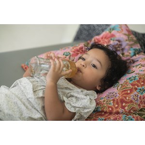 Lot de 2 biberons en verre et caout