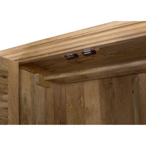 Armoire bois marron - décoration