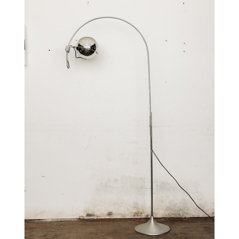 Debongout - Julien, le lampadaire chromé n°6