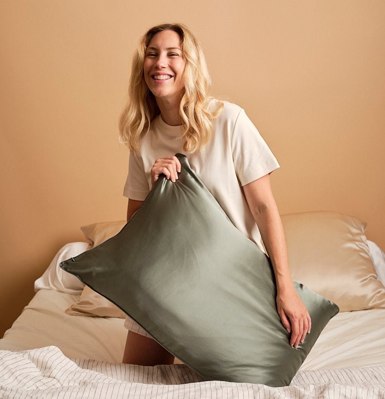 Taie d'oreiller en soie vert sauge 51x76