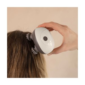 Masseur tête et cuir chevelu