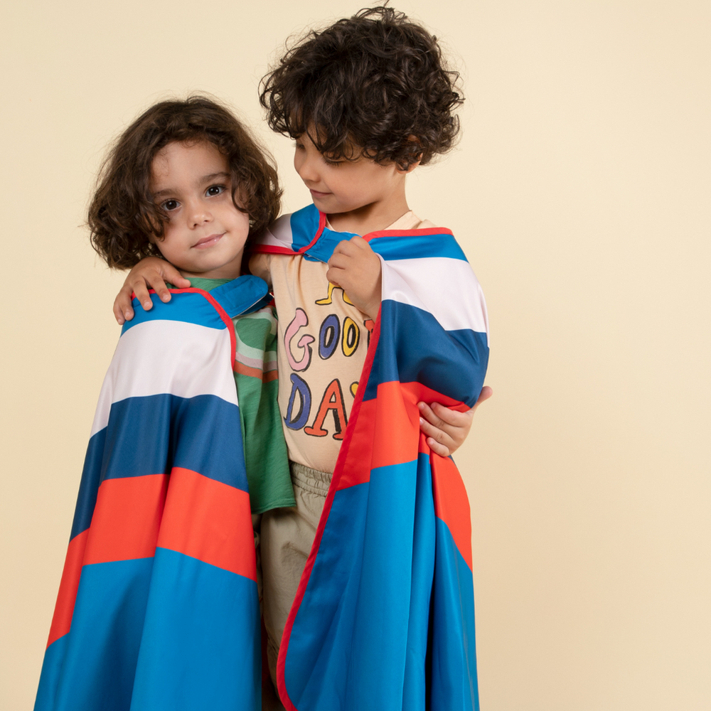 Deguisement cape super hero rouge bleu